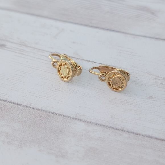 Vintage Clip On Earrings Dainty Gold Tone - Findings? Missing Dangle? - Picture 2 of 6